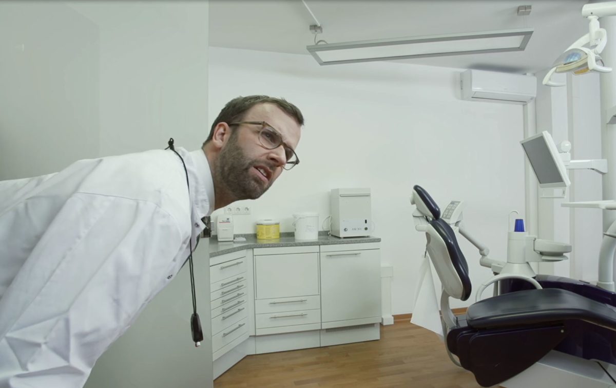 Dr. Brähmer beim Zahnarzt